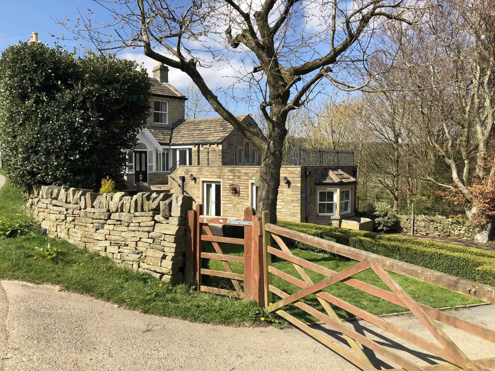 Melbourne Cottage, Hill Lane, Upperthong, HD9 3UY
