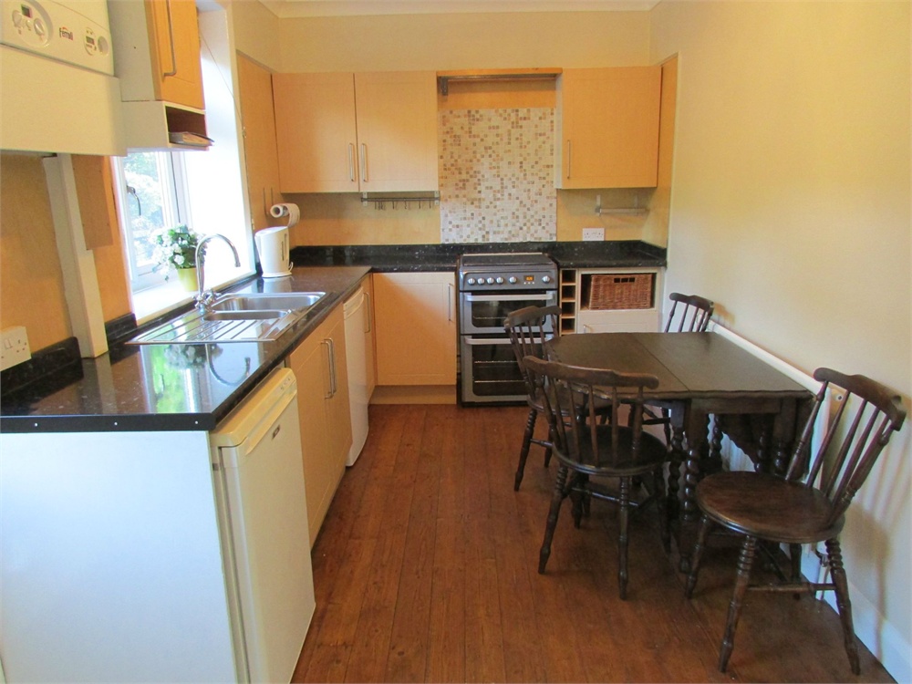 6 Fairfields Road, Hinchliffe Mill, Holmfirth, HD9 2NP