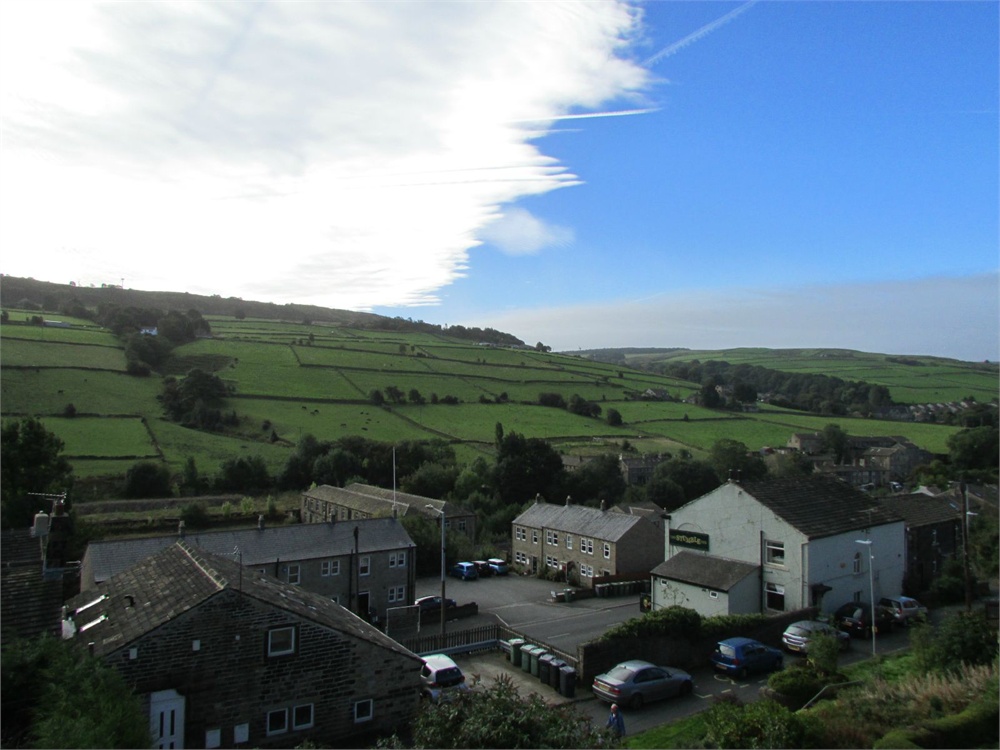 6 Fairfields Road, Hinchliffe Mill, Holmfirth, HD9 2NP