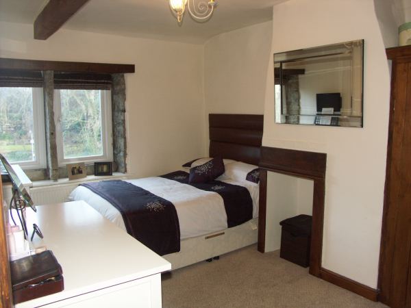 22 Scotgate Road, Honley, HD9 6JQ