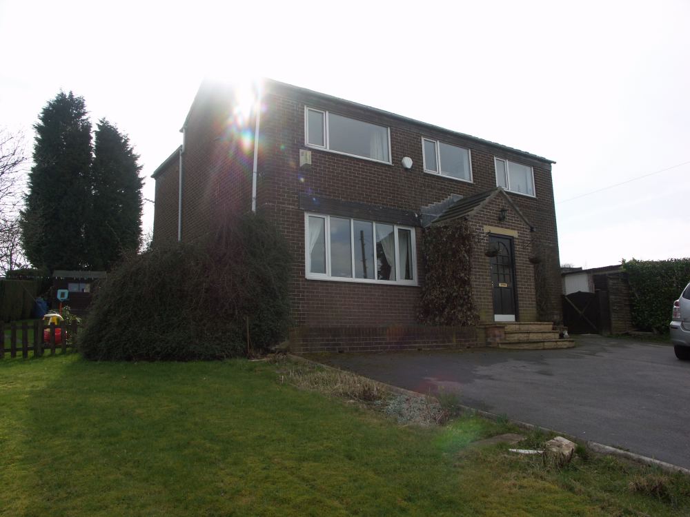 142 Royds Avenue, New Mill, Holmfirth, HD9 1LL