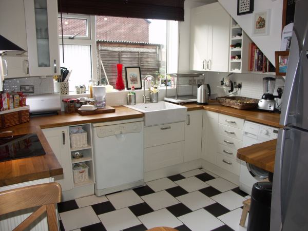 142 Royds Avenue, New Mill, Holmfirth, HD9 1LL