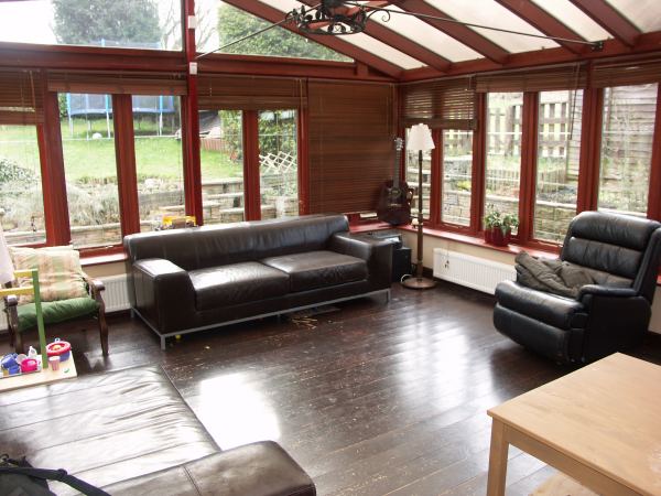 142 Royds Avenue, New Mill, Holmfirth, HD9 1LL