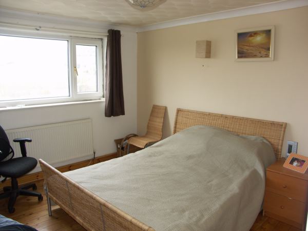 142 Royds Avenue, New Mill, Holmfirth, HD9 1LL