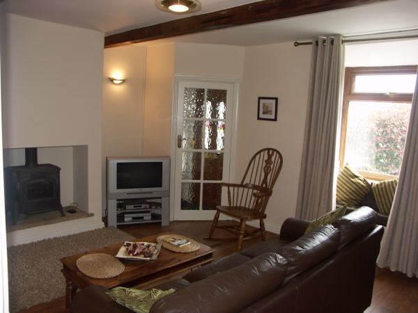 107 Mill Moor Road, Meltham, HD9 5JB