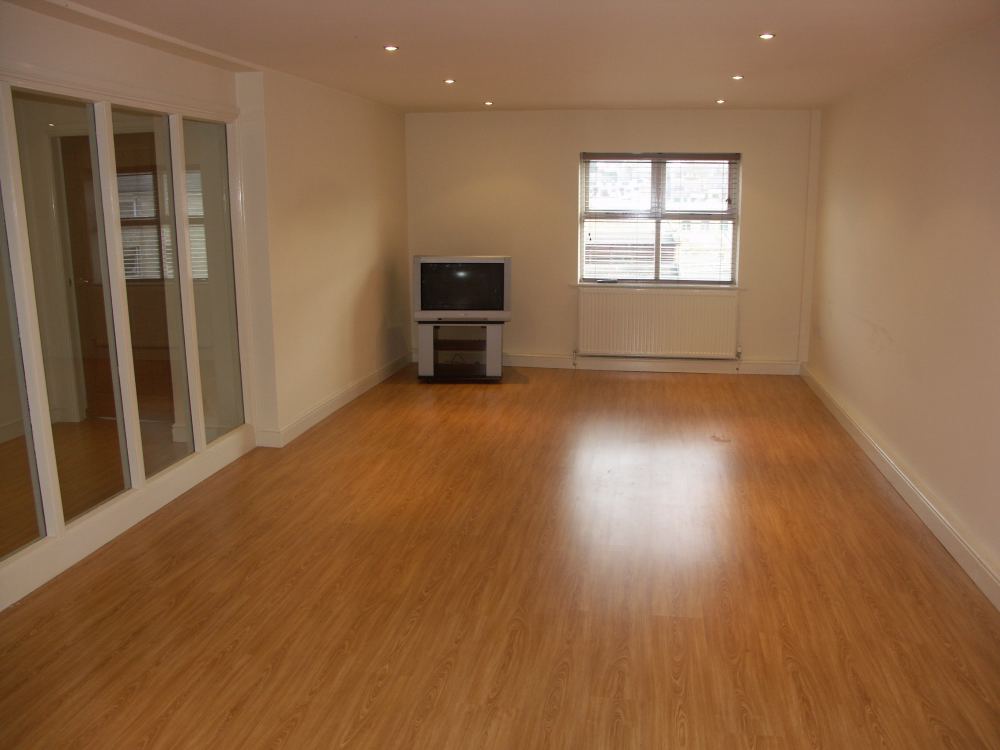 Apt 7 The Oaks, Huddersfield Road, Thongsbridge, Holmfirth HD9