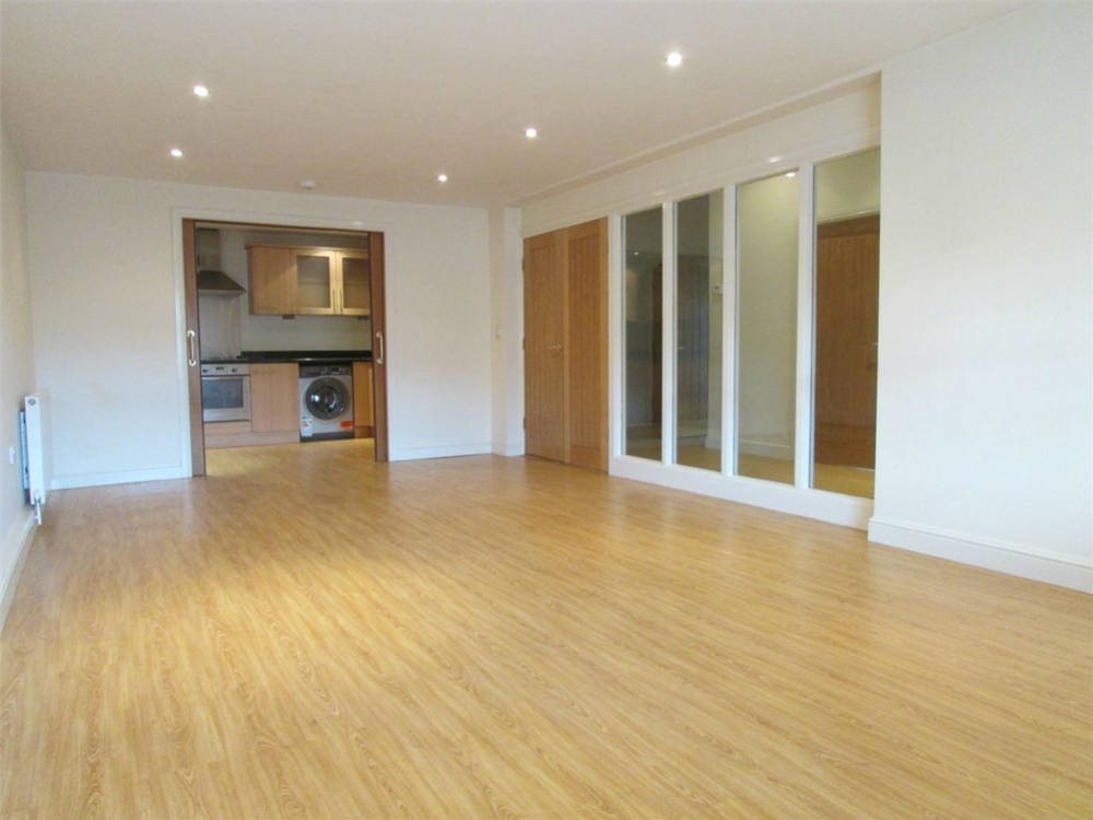 Apt 7 The Oaks, Huddersfield Road, Thongsbridge, Holmfirth HD9