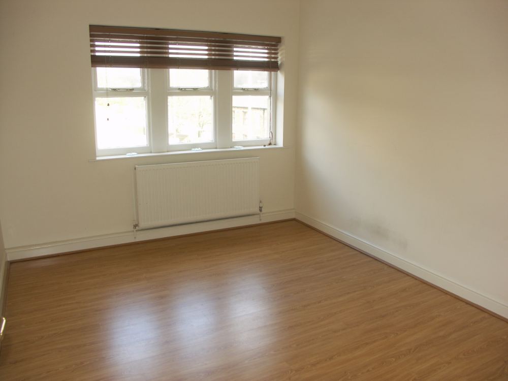 Apt 7 The Oaks, Huddersfield Road, Thongsbridge, Holmfirth HD9