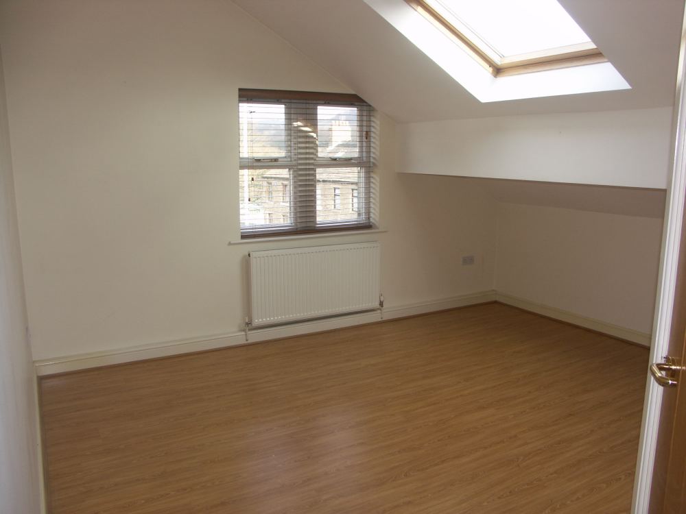 Apt 7 The Oaks, Huddersfield Road, Thongsbridge, Holmfirth HD9