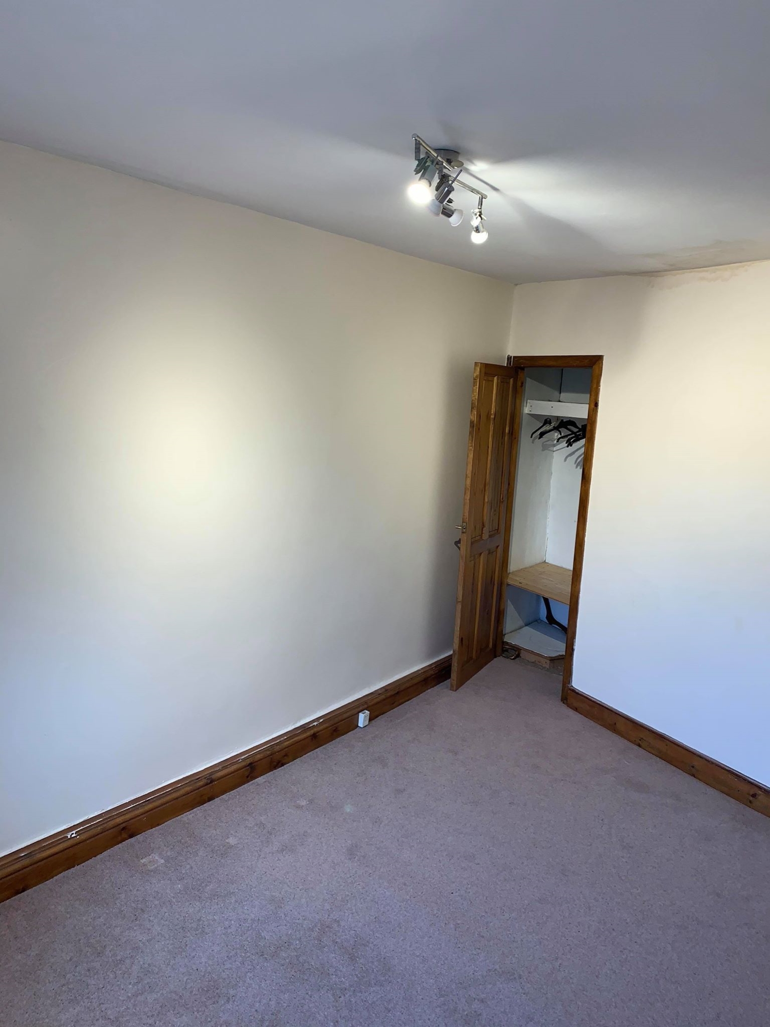 271 Dunford Road, Holmfirth, HD9 2RR