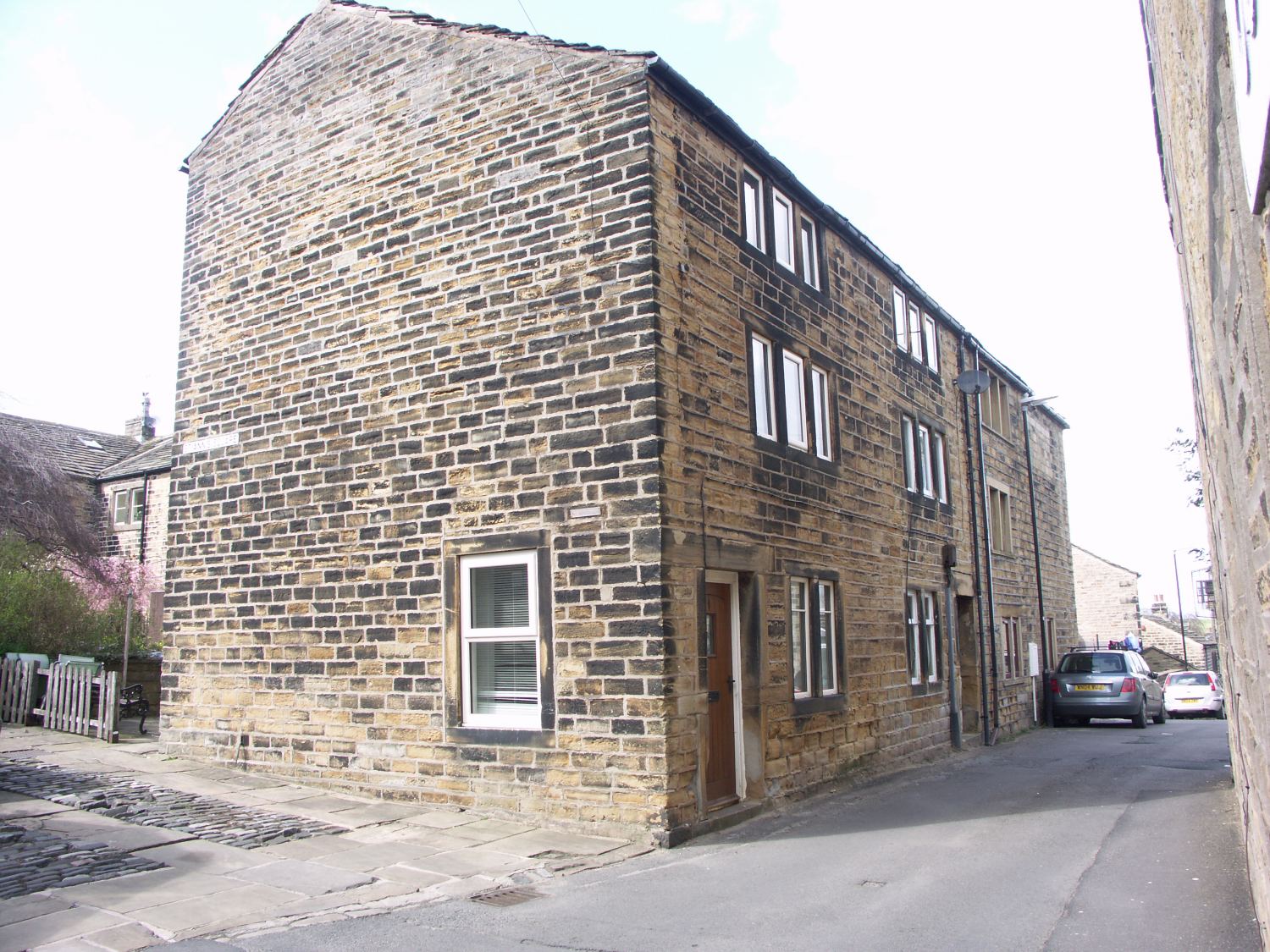 1 Outlane, Netherthong, Holmfirth, HD9 3EQ