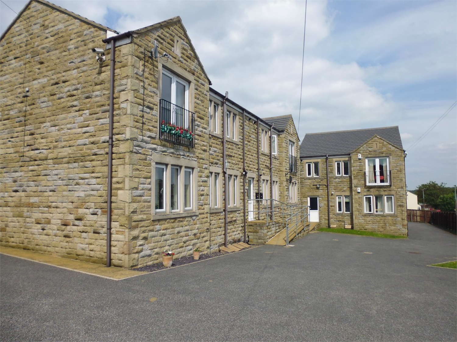 Apartment 17 Deer Hill Court, Meltham, HD9 5LX