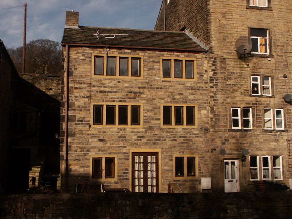 10 Scar Fold, Holmfirth, HD9 2JN