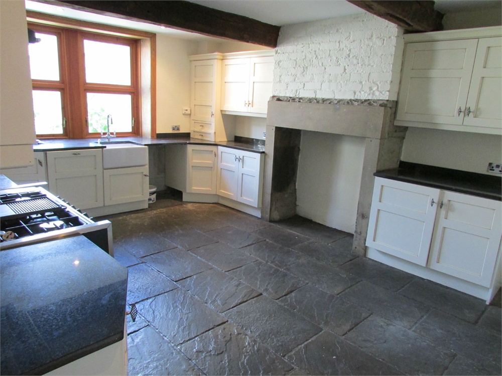 The Exchange, Honley HD9
