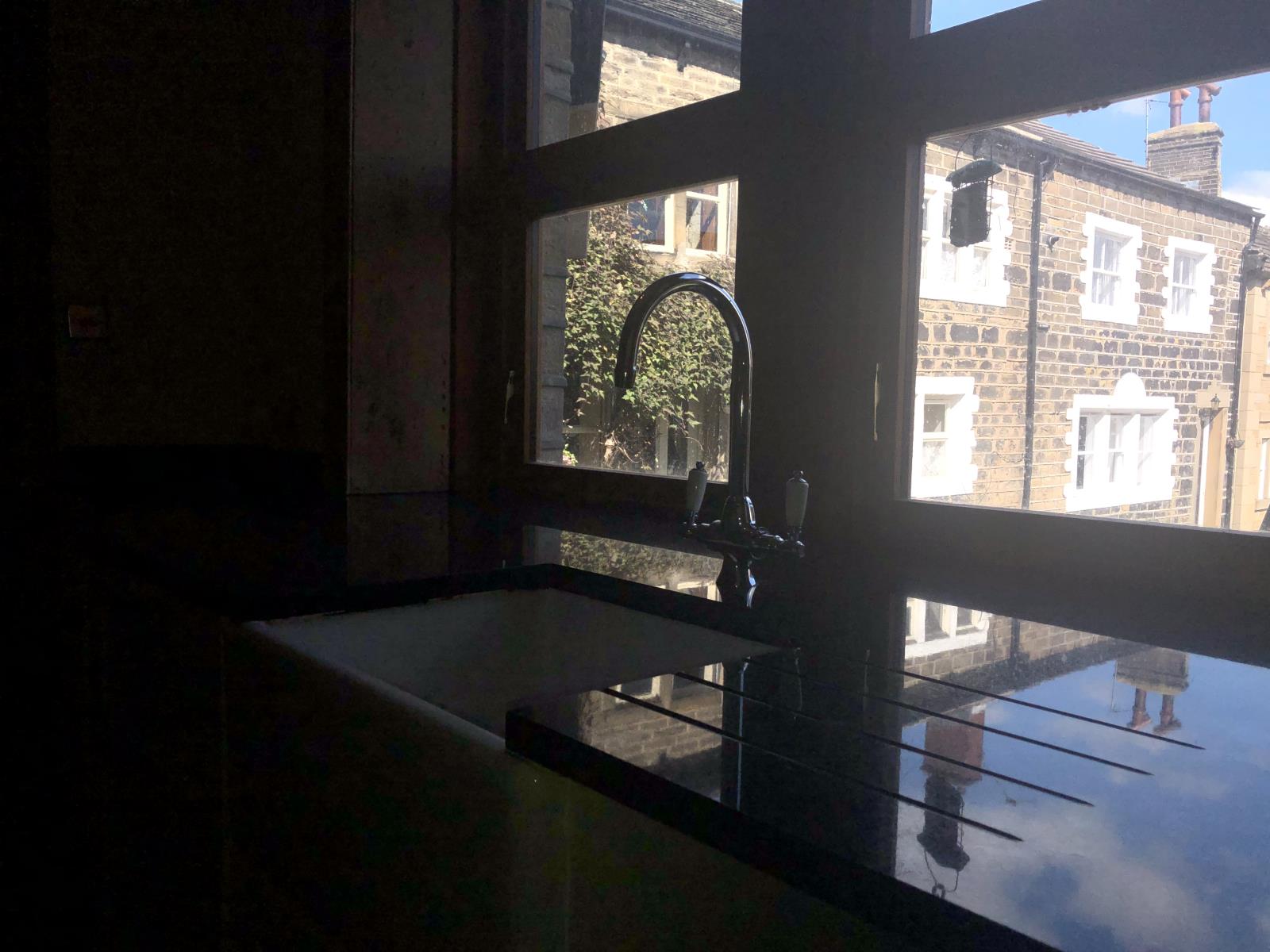 The Exchange, Honley HD9