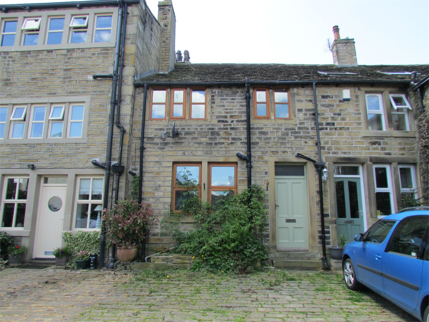 The Exchange, Honley HD9