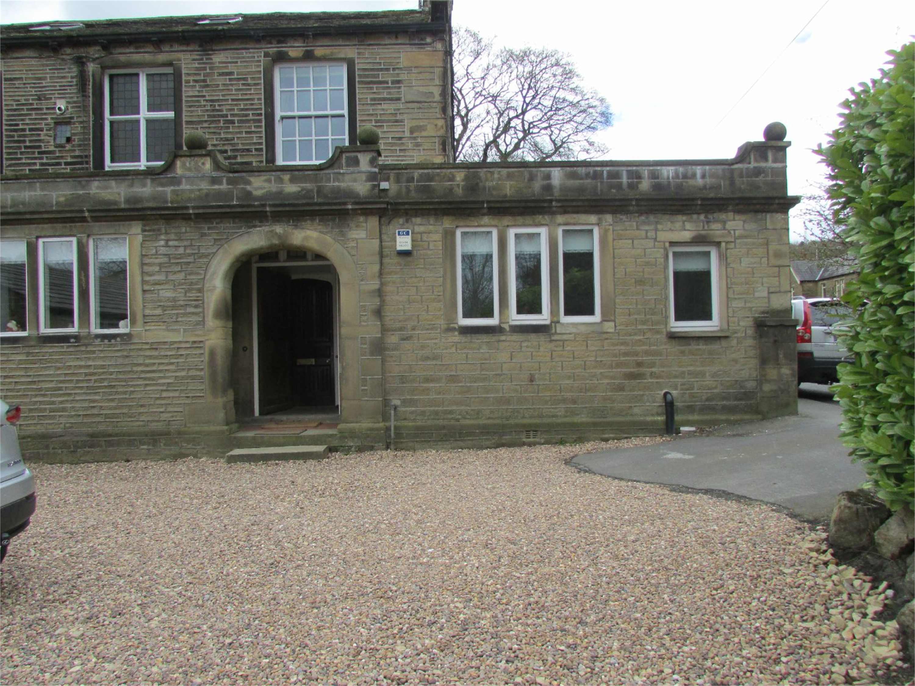 182 Huddersfield Road, Thongsbridge, HD9 3TP