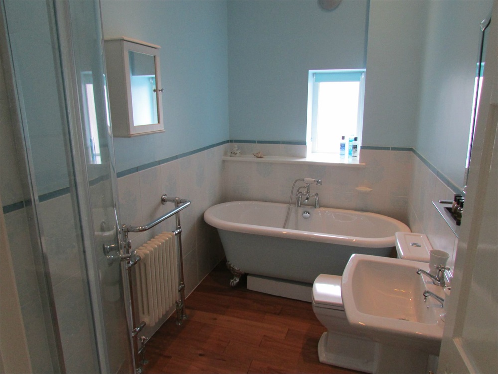 182 Huddersfield Road, Thongsbridge, HD9 3TP