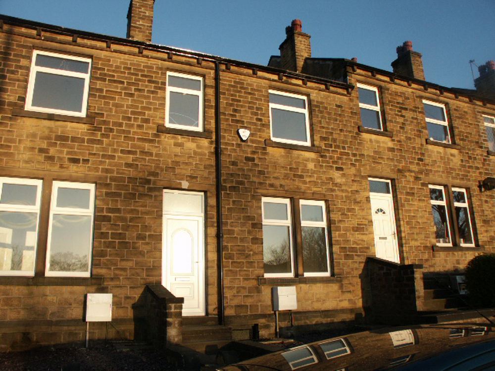 69 Wakefield Road, Huddersfield, HD8 0BG
