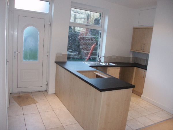69 Wakefield Road, Huddersfield, HD8 0BG
