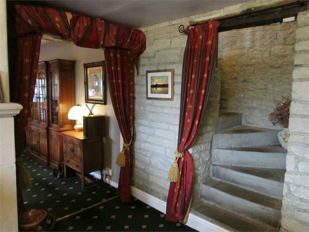 90-92 Totties Lane, Holmfirth HD9 1UJ