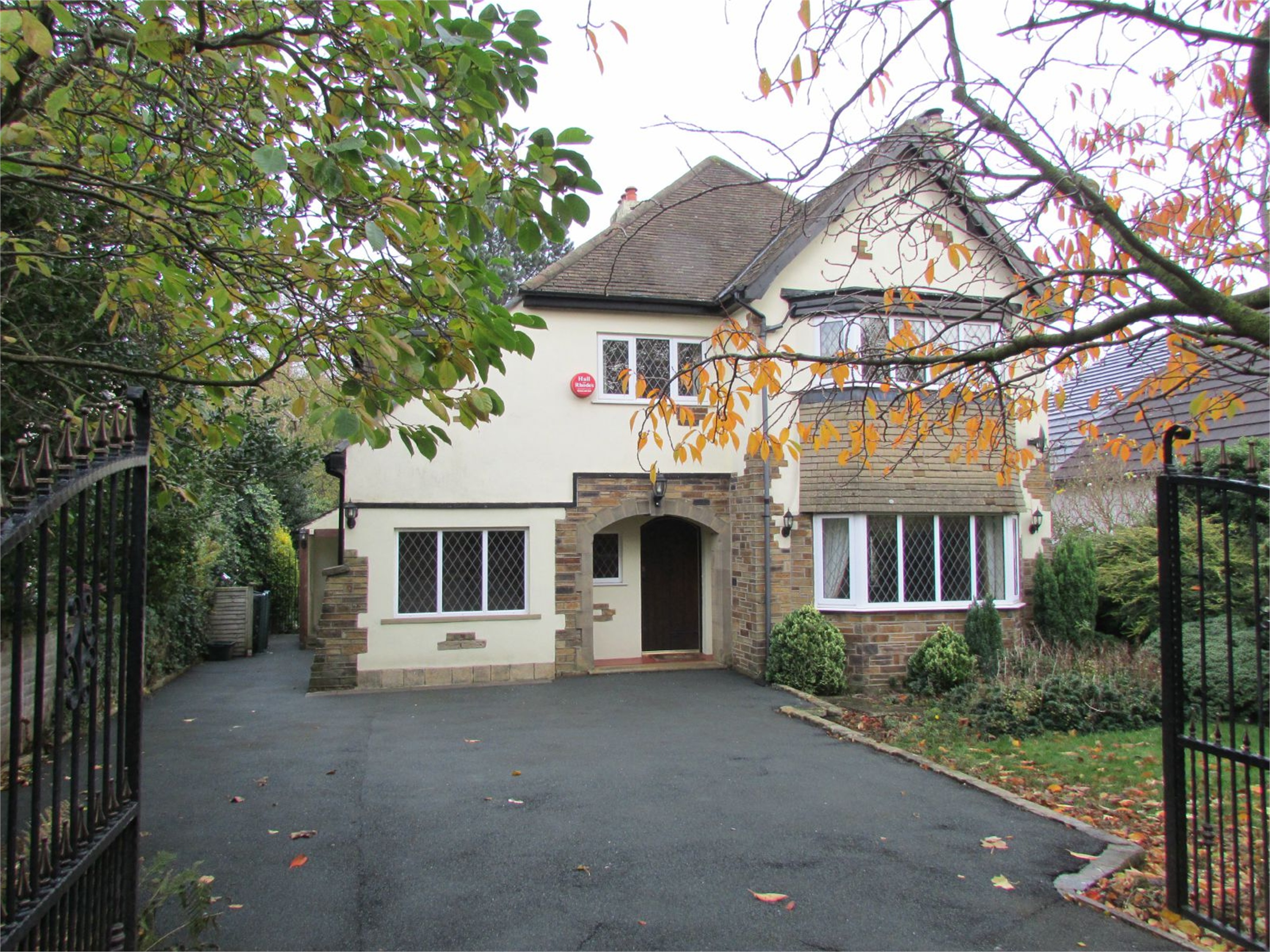 330 Birkby Road, Birkby, Huddersfield, HD2 2DB