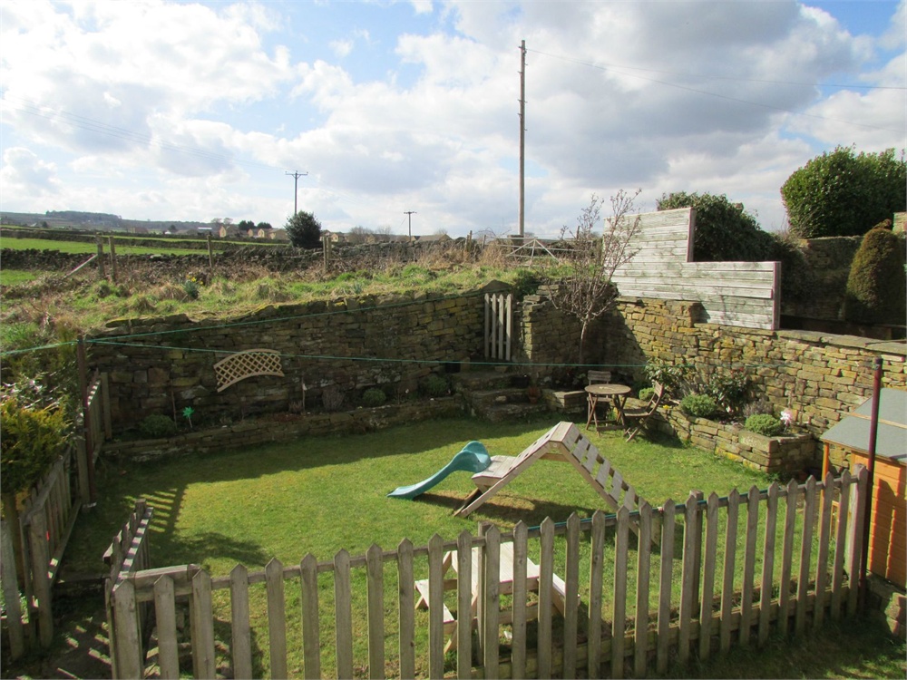 40 Far Banks Honley, Holmfirth, HD9 6NW