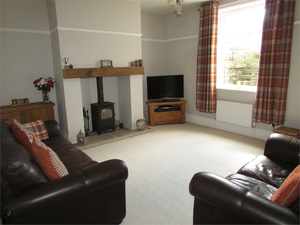 40 Far Banks Honley, Holmfirth, HD9 6NW