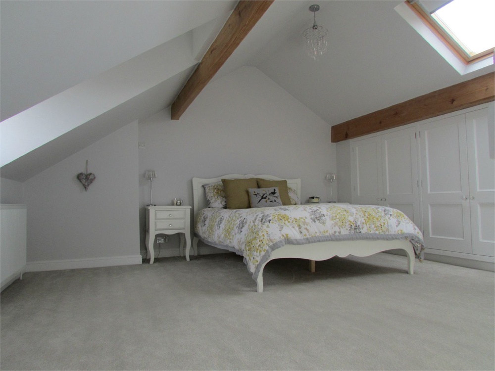 40 Far Banks Honley, Holmfirth, HD9 6NW