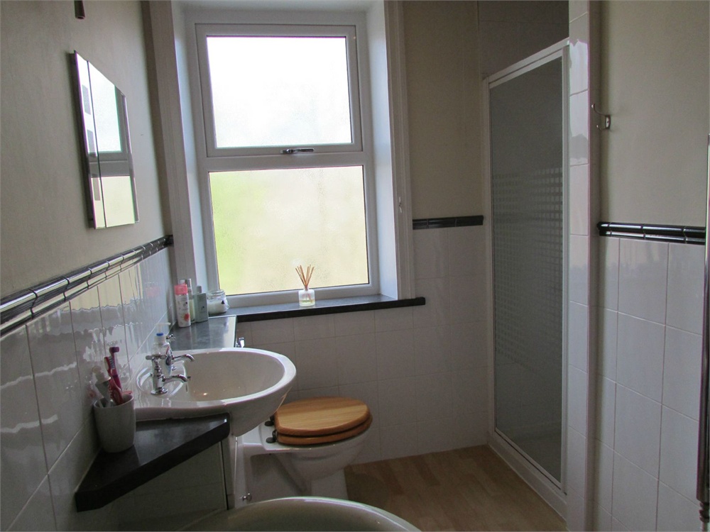 40 Far Banks Honley, Holmfirth, HD9 6NW