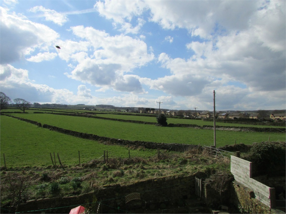 40 Far Banks Honley, Holmfirth, HD9 6NW