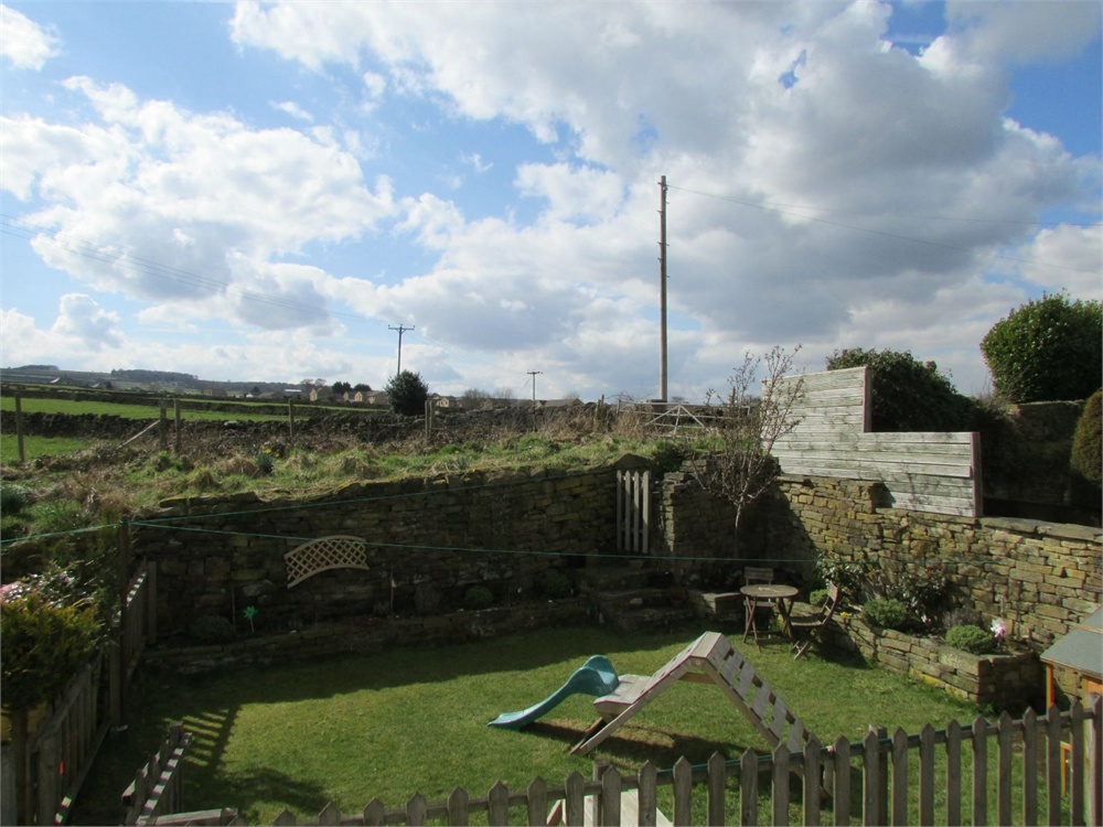 40 Far Banks Honley, Holmfirth, HD9 6NW