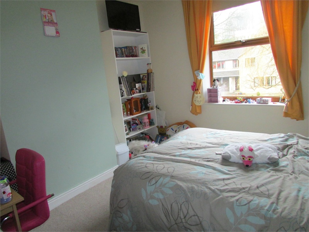 242 Huddersfield Road, Holmfirth, HD9 3TT