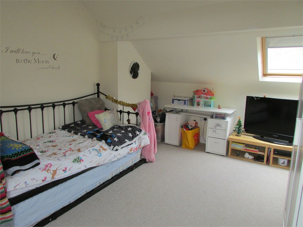 242 Huddersfield Road, Holmfirth, HD9 3TT
