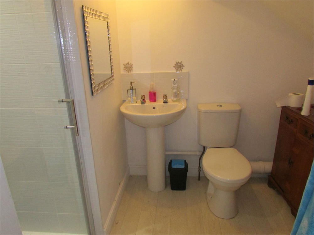 242 Huddersfield Road, Holmfirth, HD9 3TT