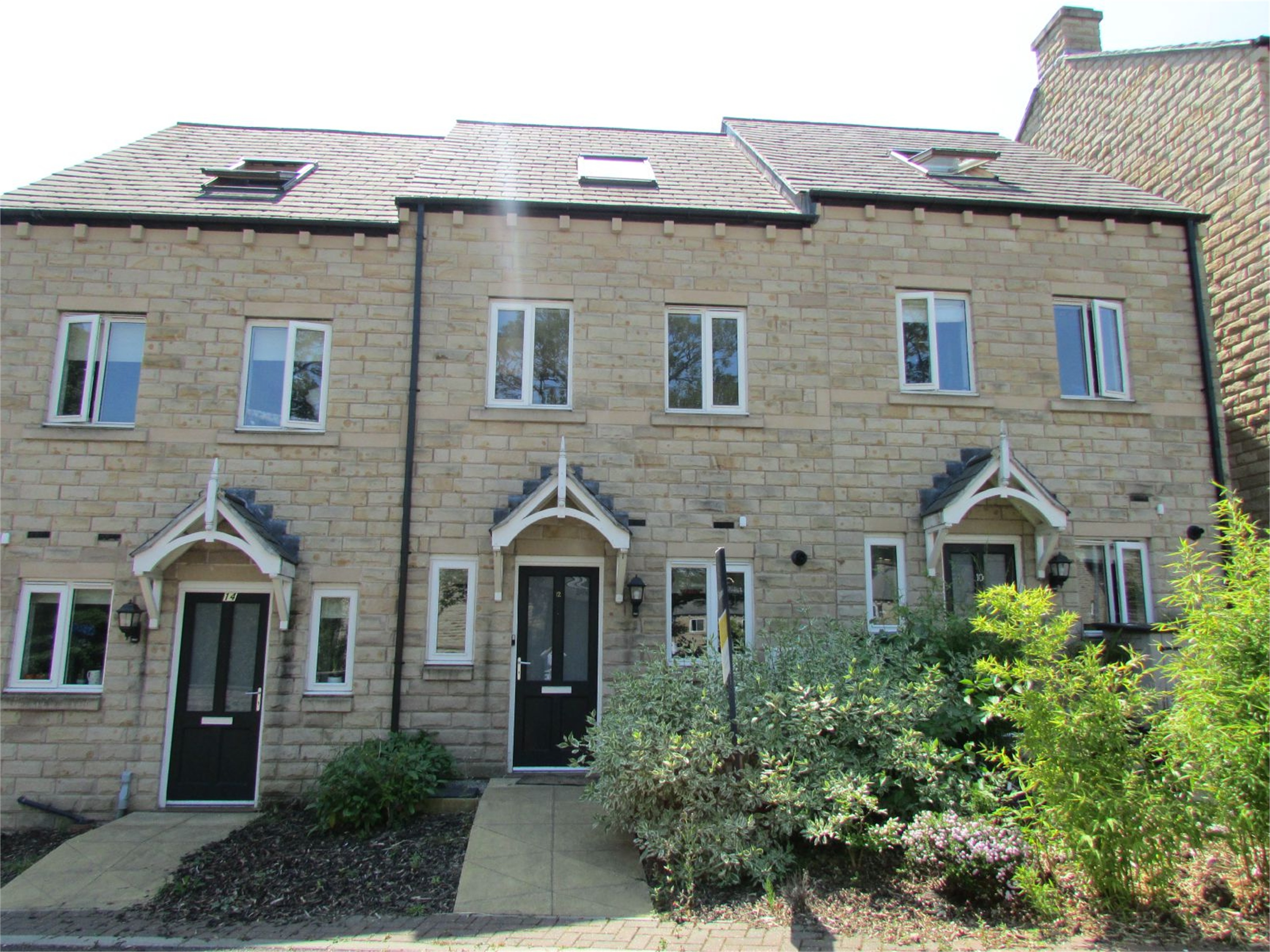 12 Woodland View, Thongsbridge, Holmfirth, HD9 3JE