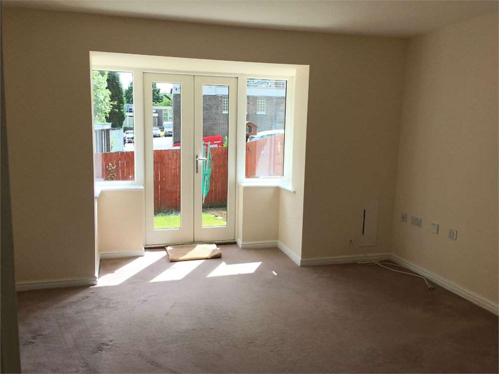 12 Woodland View, Thongsbridge, Holmfirth, HD9 3JE