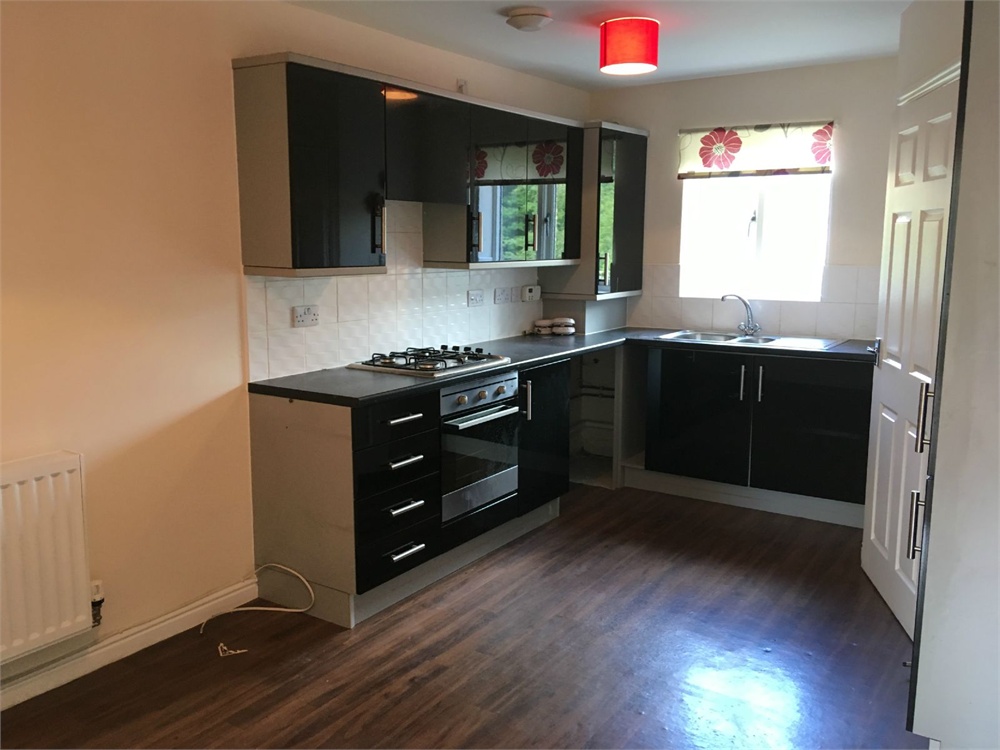 12 Woodland View, Thongsbridge, Holmfirth, HD9 3JE