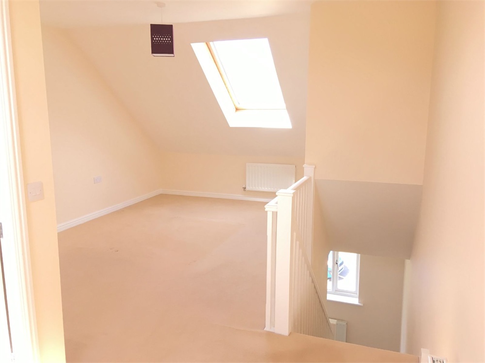 12 Woodland View, Thongsbridge, Holmfirth, HD9 3JE