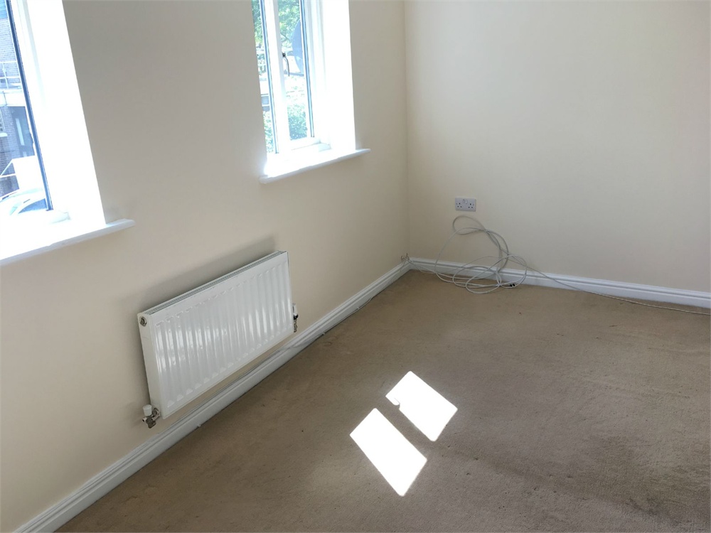 12 Woodland View, Thongsbridge, Holmfirth, HD9 3JE