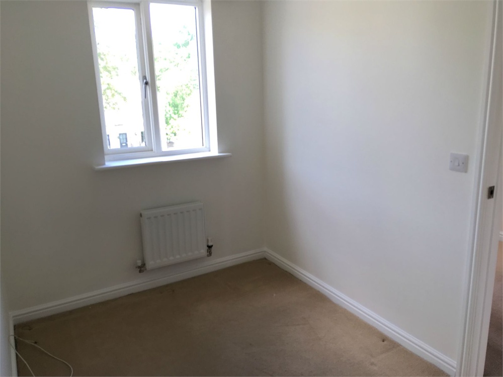 12 Woodland View, Thongsbridge, Holmfirth, HD9 3JE
