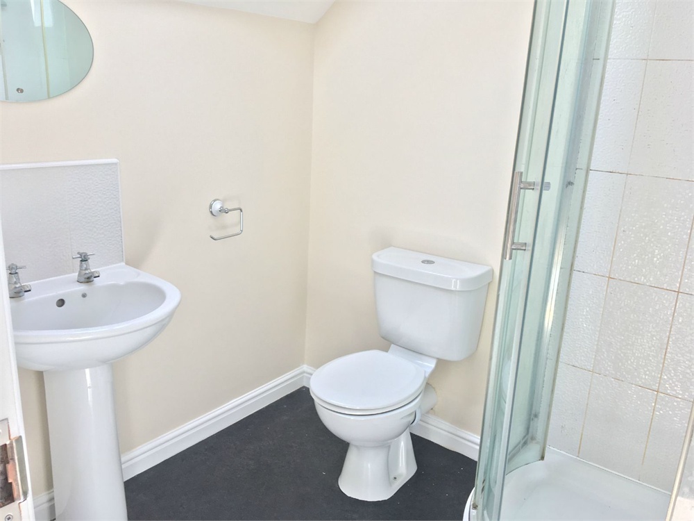 12 Woodland View, Thongsbridge, Holmfirth, HD9 3JE