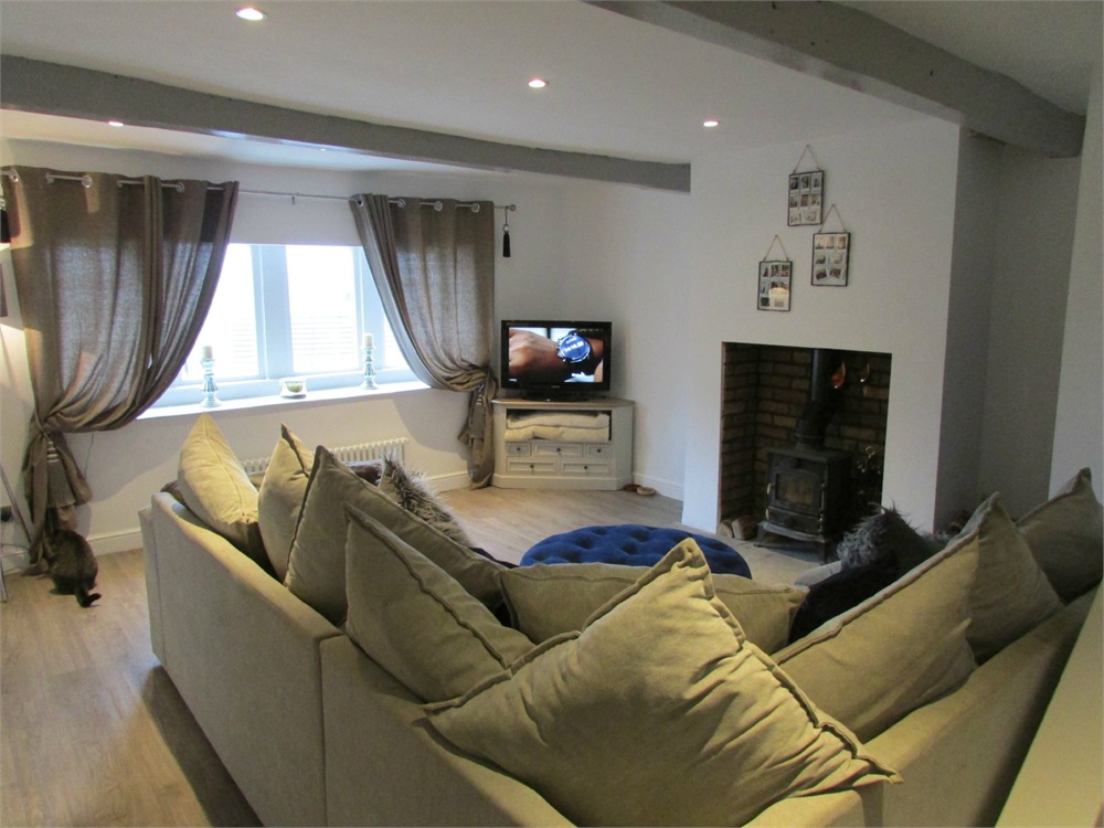 6 Church Street, Longwood, HD3 4SY