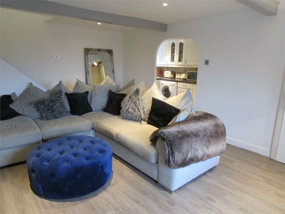 6 Church Street, Longwood, HD3 4SY