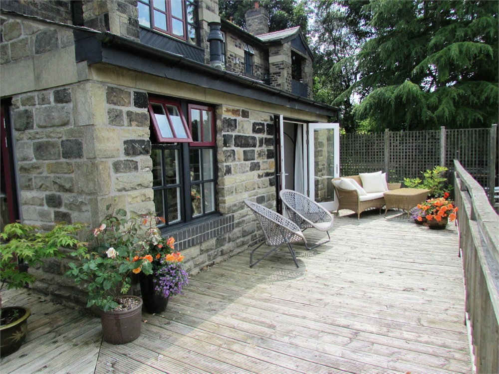 4 Dean Bridge Lane, Hepworth HD9 1TR