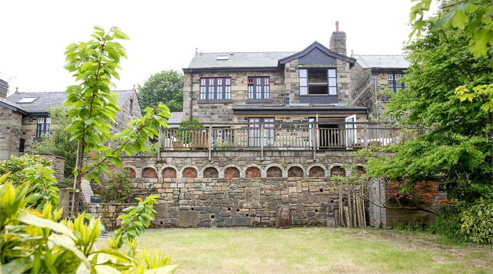 4 Dean Bridge Lane, Hepworth HD9 1TR