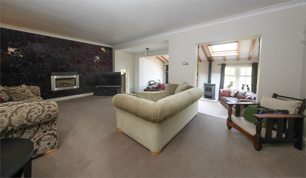 4 Dean Bridge Lane, Hepworth HD9 1TR