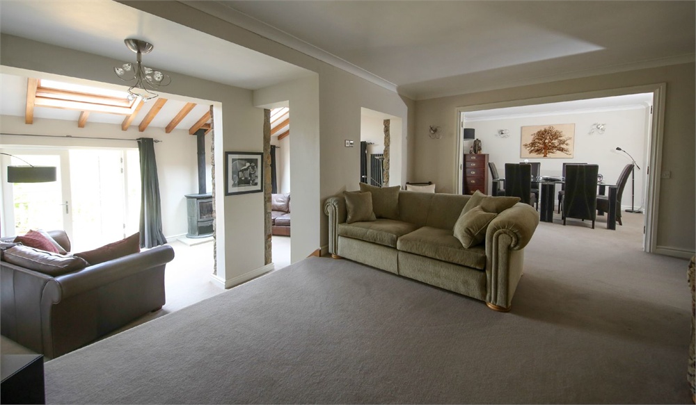 4 Dean Bridge Lane, Hepworth HD9 1TR