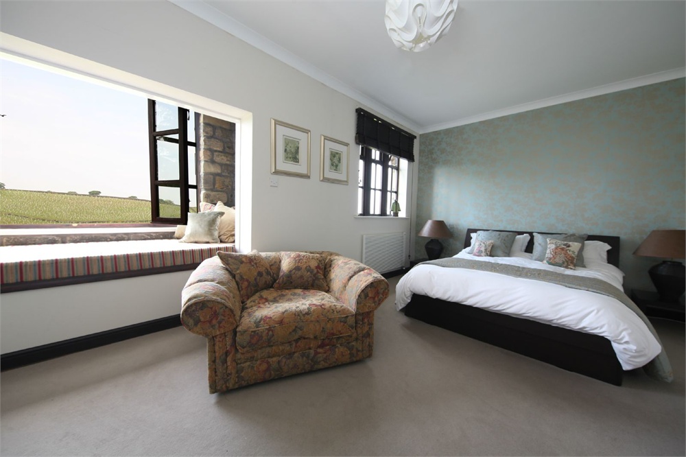4 Dean Bridge Lane, Hepworth HD9 1TR