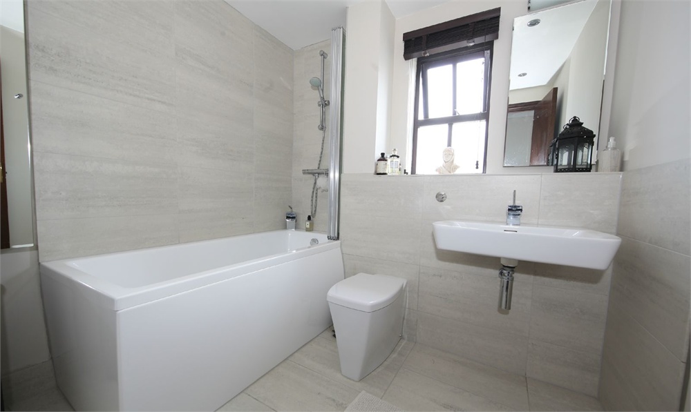 4 Dean Bridge Lane, Hepworth HD9 1TR